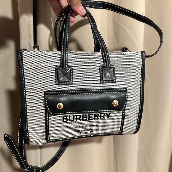 Burberry Black and Cream Tote Bag with Structured Shape and Leather Accents - Picture 4 of 14